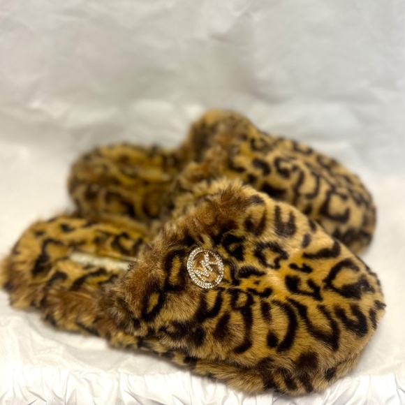 NEW! Michael Kors Fur Cheetah/ Leopard Slippers 10 - Picture 1 of 5